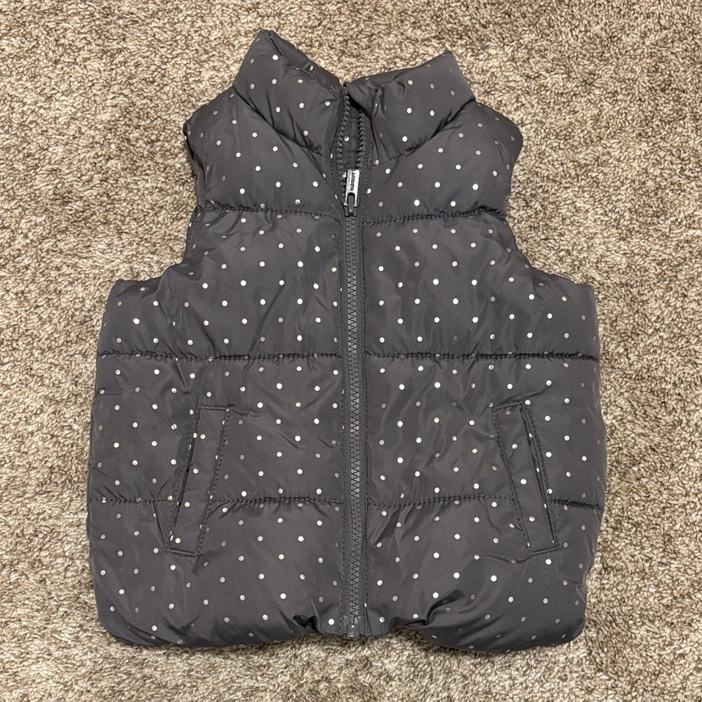 Old Navy Gray Polka Dot Toddler Puffer Vest 2T